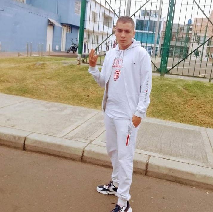 Balean a mensajero en Kennedy Central 2 Balean a mensajero en Kennedy Central Minutos antes de que el reloj marcara las 7 de la noche del lunes, un bicitaxi negro se estacionó en un parque contiguo a la Calle 40 sur con Transversal 73F, en un sector comercial de Kennedy Central.