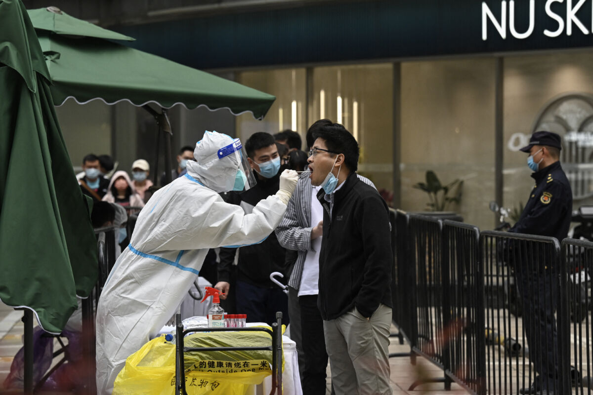 China detecta el primer caso de gripe aviar H3N8 en humanos 3 China detecta el primer caso de gripe aviar H3N8 en humanos China confirmó el primer caso humano conocido de gripe aviaria H3N8 en humanos, aunque las autoridades sanitarias aseguran que el riesgo de transmisión entre personas es bastante bajo, el país asiático mantiene todos los protocolos para la prevención del mismo.