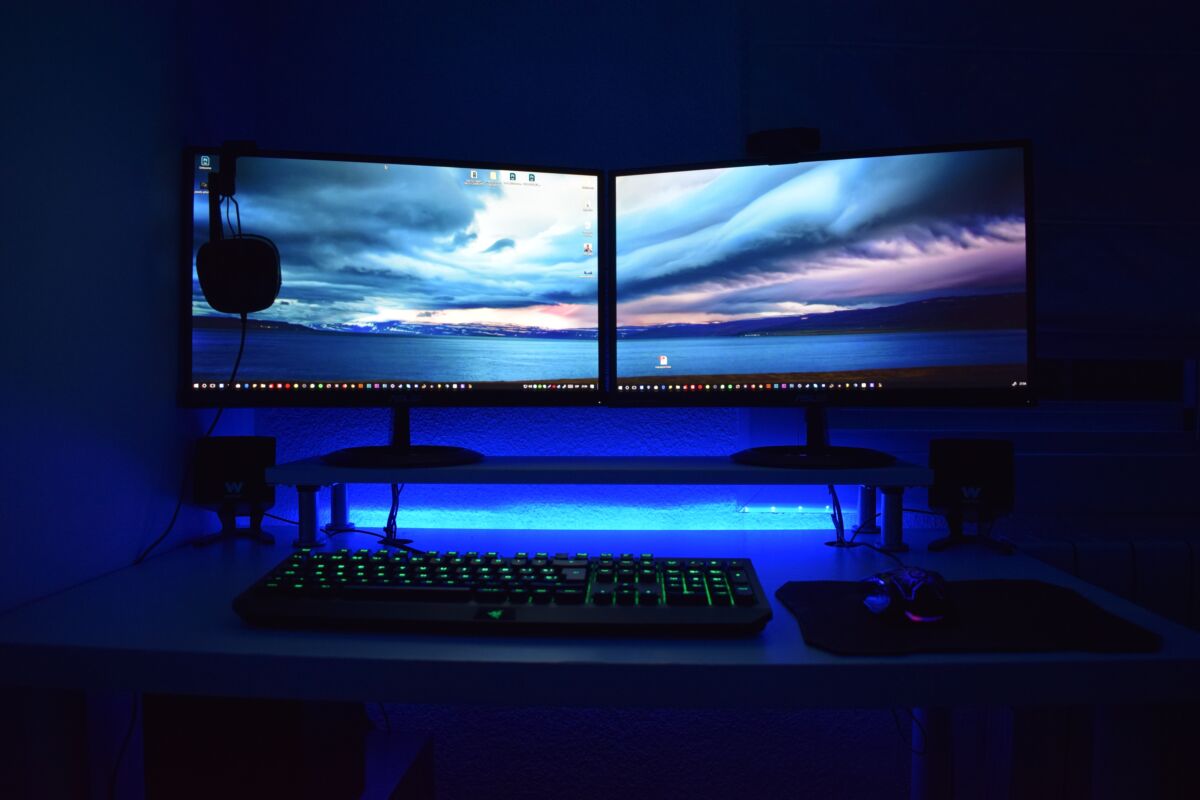Agéndese para vivir de manera presencial y virtual la experiencia Colombia 4.0 7 Agéndese para vivir de manera presencial y virtual la experiencia Colombia 4.0 Los días 5, 6 y 7 de mayo de 2022 se llevará a cabo el evento más importante de las Industrias Creativas Digitales y TI de Latinoamérica, que este año se realizará de forma presencial y virtual en Corferias, y tendrá una agenda paralela para que cualquier persona, sin importar el lugar en el que se encuentre, disfrute de algunas conferencias virtuales.