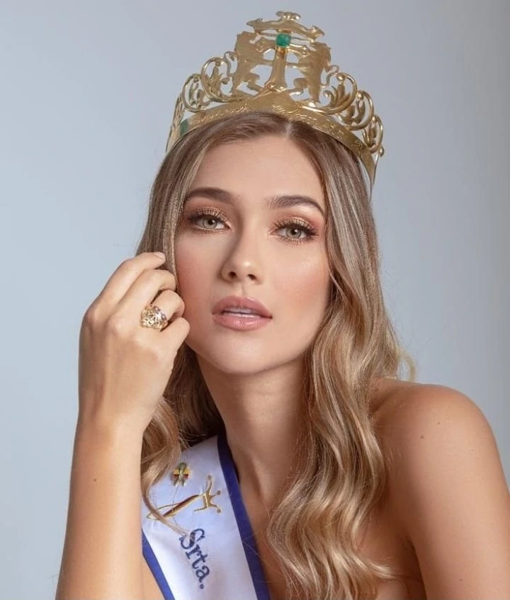 Colombia ya tiene representante para Miss Universo 2022 2 Colombia ya tiene representante para Miss Universo 2022 María Fernanda Aristizábal Urrea ganó el Concurso Nacional de Belleza en 2019 y le tocó uno de los reinados más atípicos como Señorita Colombia: no solo comenzó la pandemia mundial de la COVID-19, sino que el CNB perdió el derecho de enviar a su reina a Miss Universo por un cambio de franquiciantes. Parecía, en medio de la polémica, que Mafe jamás cumpliría su sueño de concursar en el certamen más importante del mundo, pero ¡sí lo logrará!