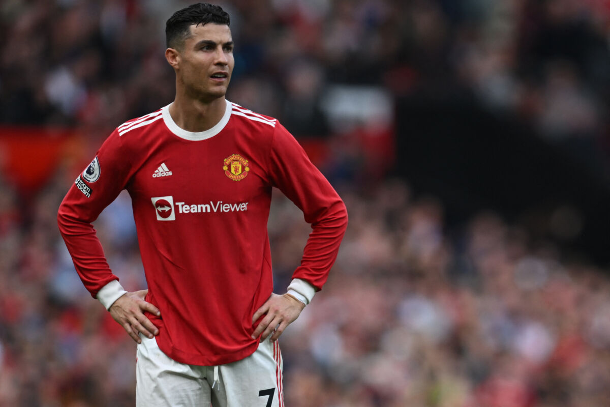 Emotivo homenaje del Liverpool a hijo de Cristiano Ronaldo Después que Cristiano Ronaldo hiciera pública la perdida de uno de sus dos gemelos el pasado lunes, durante el partido que se llevó a cabo hoy entre el Manchester United contra Liverpool, aficionados de ambos clubes aprovecharon el momento para rendir un sentido homenaje al 7 de Portugal.