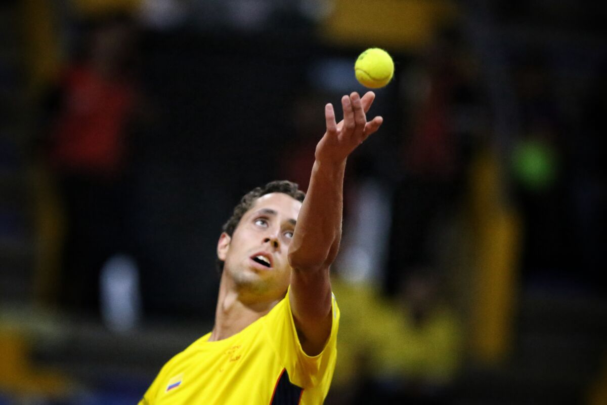 El tenista Daniel Galán se consagró campeón del Challenger de Sarasota El tenista colombiano Daniel Galán se consagró este domingo campeón del Challenger de Sarasota, luego de vencer al estadounidense Steve Johnson con parciales de 7-6, 4-6 y 6-1, tras dos horas y 26 minutos de partido.