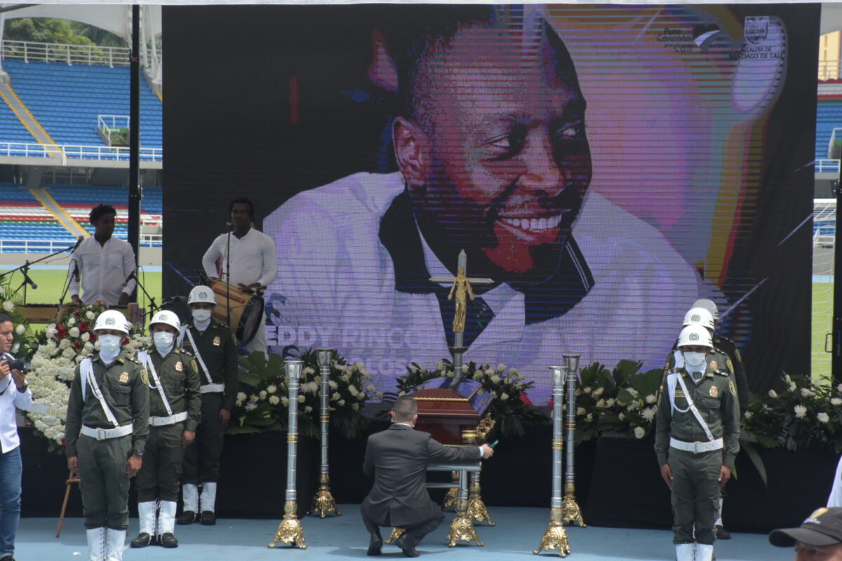 Así fue el emotivo homenaje de despedida a Freddy Rincón 7 Así fue el emotivo homenaje de despedida a Freddy Rincón En el estadio Pascual Guerrero caleños y seguidores de Freddy Rincón le rindieron un emotivo homenaje al 'Coloso de Buenaventura'