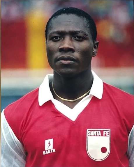 Las fotos que inmortalizarán a Freddy Rincón 9 Las fotos que inmortalizarán a Freddy Rincón Freddy Rincón hizo parte de los planteles de Independiente Santa Fe, América de Cali, Palmeiras de Brasil, Napoli de Italia y fue el primer colombiano en jugar en el Real Madrid.