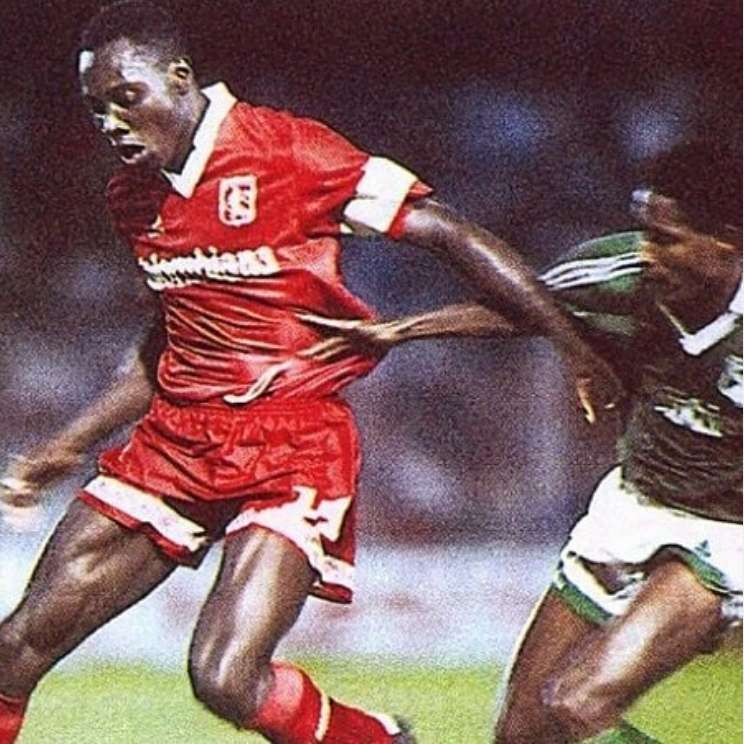 Las fotos que inmortalizarán a Freddy Rincón 4 Las fotos que inmortalizarán a Freddy Rincón Freddy Rincón hizo parte de los planteles de Independiente Santa Fe, América de Cali, Palmeiras de Brasil, Napoli de Italia y fue el primer colombiano en jugar en el Real Madrid.