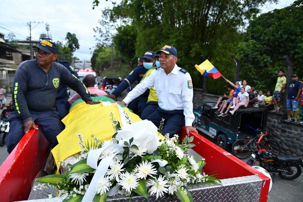 En video: Así fue la despedida de Freddy Rincón en Buenaventura 2 En video: Así fue la despedida de Freddy Rincón en Buenaventura En la tarde del pasado jueves, 14 de abril, una avioneta con el cuerpo de Freddy Eusebio Rincón Valencia despegó desde el aeropuerto Alfonso Bonilla Aragón, de Cali, con destino a Buenaventura para el último adiós en su tierra natal.