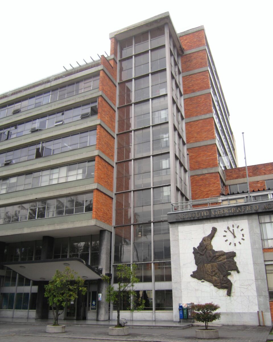 ¡Trabajo sí hay! El Igac tiene disponibles 348 vacantes 2 ¡Trabajo sí hay! El Igac tiene disponibles 348 vacantes El Instituto Geográfico Agustín Codazzi (Igac) anunció la apertura de un proceso de selección, en las modalidades de ascenso y abierto, que busca proveer 496 vacantes definitivas en los niveles profesional, técnico y asistencial.