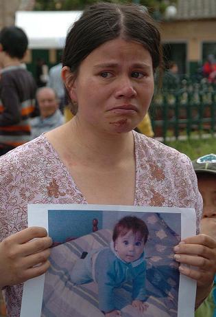 Madre de Luis Santiago, el bebé asesinado en Chía, reapareció en TikTok El vil asesinato de Luis Santiago Pelayo Lozano, a sus 11 meses, en el año 2008, a manos de su propio padre en Chía (Cundinamarca), causó repudió y conmocionó a todo el país. Su historia todavía es recordada con profundo dolor, y ahora la mamá sale, de nuevo, a la palestra pública.