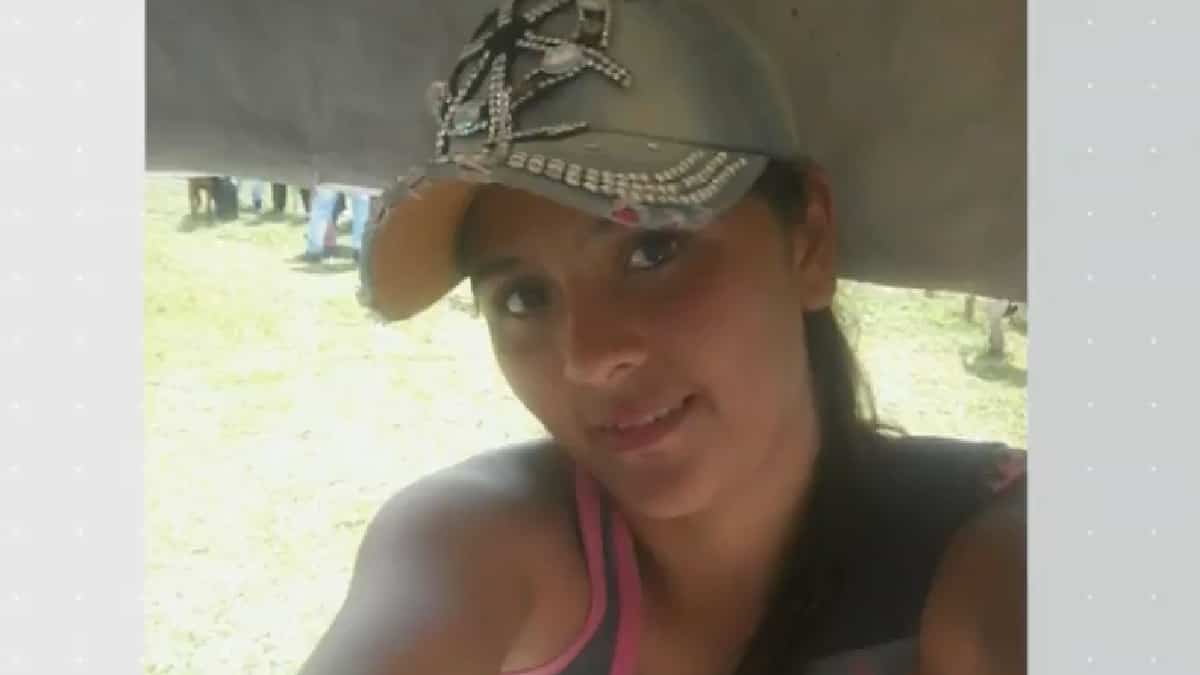 A la cárcel presunto autor de feminicidio en Cundinamarca 1 A la cárcel presunto autor de feminicidio en Cundinamarca Un juez de garantías ordenó enviar a la cárcel a un hombre sindicado de ser el asesinato de la joven Jenny Tovar, en el municipio de El Colegio, Cundinamarca. Se trata de un hombre de 41 años; mientras que la víctima era la excompañera sentimental.