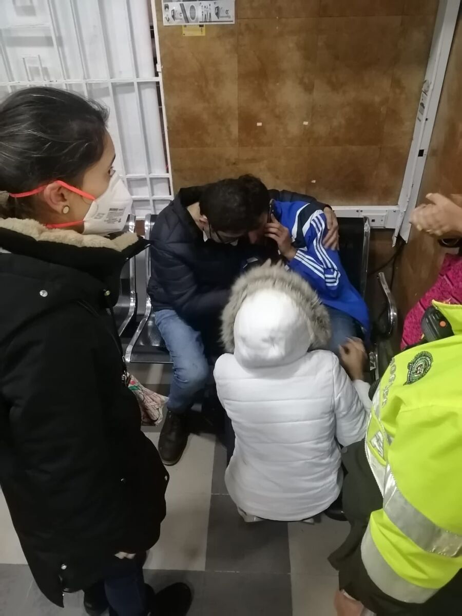 Encuentran Juan Andrés, el universitario desaparecido en Bogotá 2 Encuentran Juan Andrés, el universitario desaparecido en Bogotá La Policía Nacional informó que encontraron con vida al estudiante de la Universidad Javeriana Juan Andrés López Rojas, quien se encontraba desaparecido desde el pasado jueves 21 de abril a las 9:30 p.m.