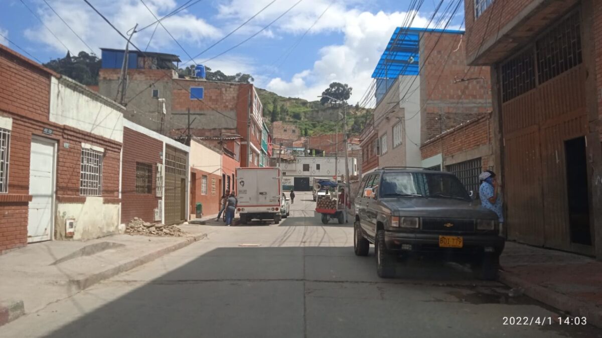 Asesinato a bala en San Jorge El silencio que reina en las calles del barrio San Jorge (en Rafael Uribe), respecto al asesinato perpetrado la noche de este jueves, es el que le ha impedido a las autoridades investigar a profundidad lo ocurrido.