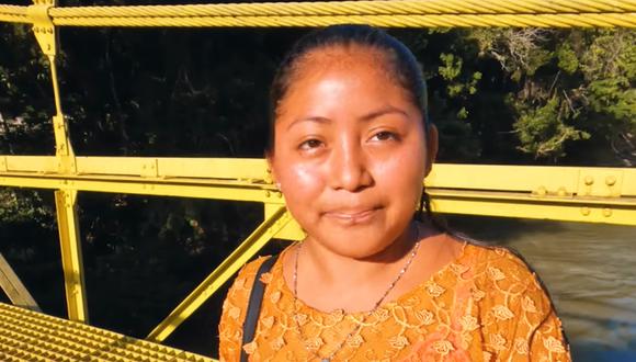 Niña que habla ocho idiomas, le vende chocolate a turistas 1 Niña que habla ocho idiomas, le vende chocolate a turistas Noelia María Asig Pop se ha convertido en una de las niñas más famosas de Guatemala, no solo por su carisma, berraquera y ganas de salir adelante, también por su talento para los idiomas, pues habla ocho lenguajes.