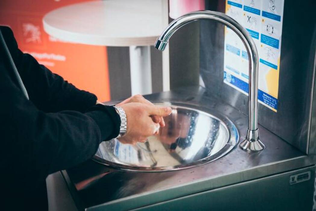 El lavado de manos: un hábito vital que puede salvar millones de vidas cada año El acceso a instalaciones básicas de higiene de manos sigue siendo un desafío global alarmante.