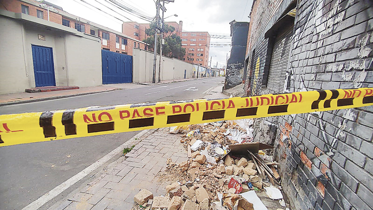 Bala a traición en Las Cruces Los pasos de un reciclador eran seguidos por un desalmado sicario, al que le habían dado la orden de matar, sí o sí, a este muchacho que iba y venía por los alrededores del antiguo barrio Las Cruces, en pleno centro de la capital.