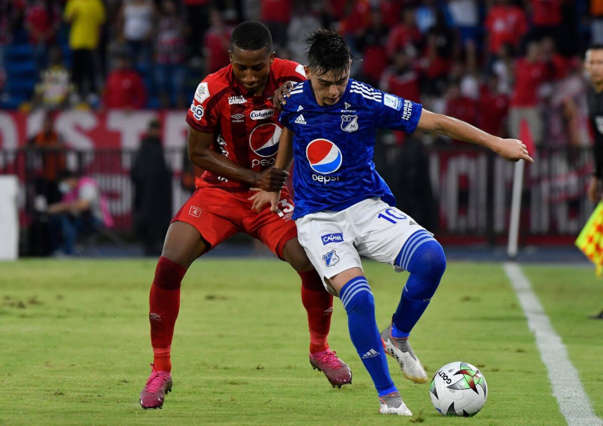 Millonarios cayó con el América y sigue cediendo puntos fuera de casa 2 Millonarios cayó con el América y sigue cediendo puntos fuera de casa A Millonarios le está costando sacar buenos resultados de visitante. Este domingo perdió 3-2 con el América, en el estadio Pascual Guerrero de Cali, y sumó su segunda caída fuera de casa.