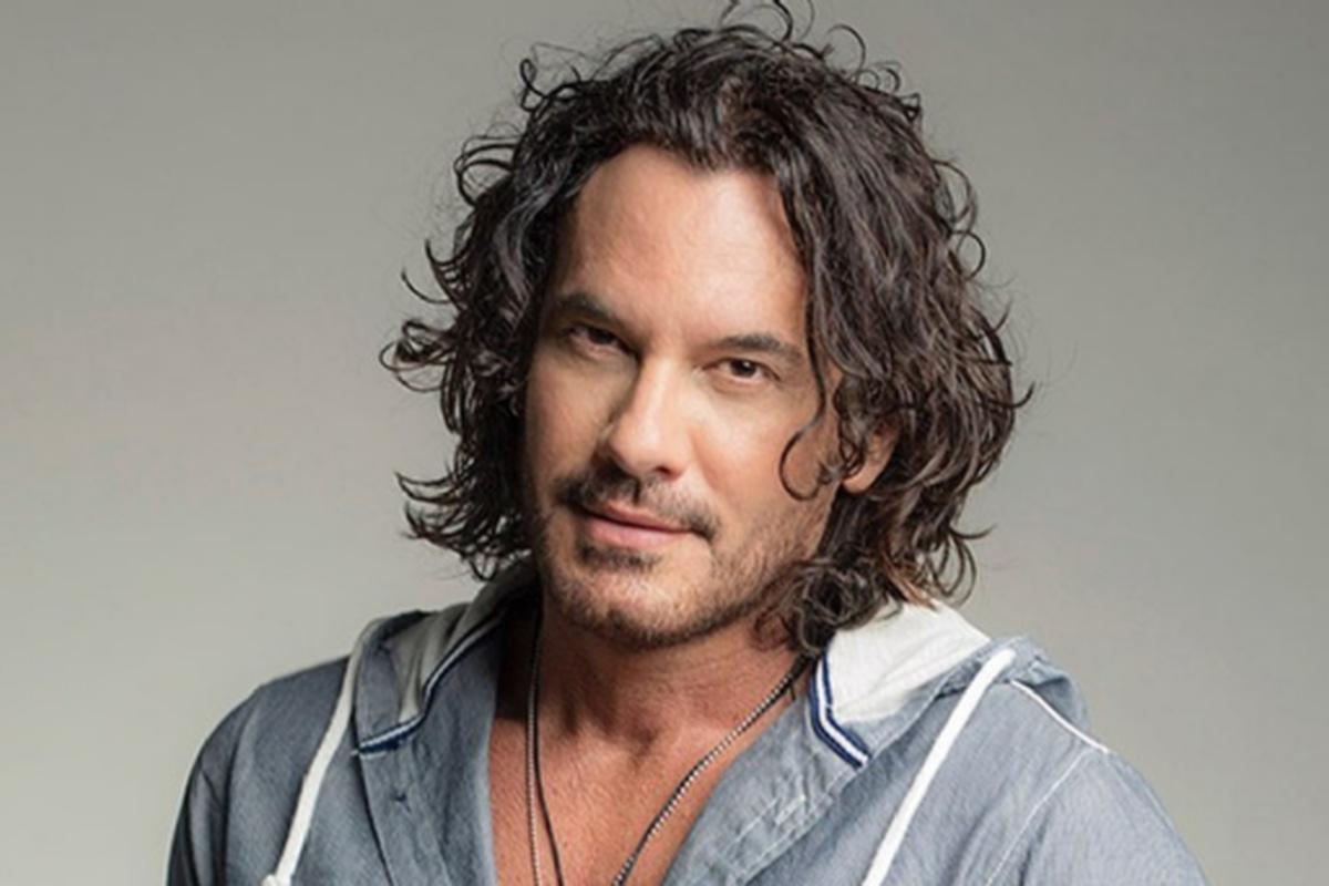 Mario Cimarro se convertirá en padre primerizo El actor cubano, Mario Cimarro, reconocido por protagonizar varias novelas, entre ellas la exitosa ‘Pasión de Gavilanes’, ha sorprendido a sus seguidores al anunciar que se convertirá en papá por primera vez.