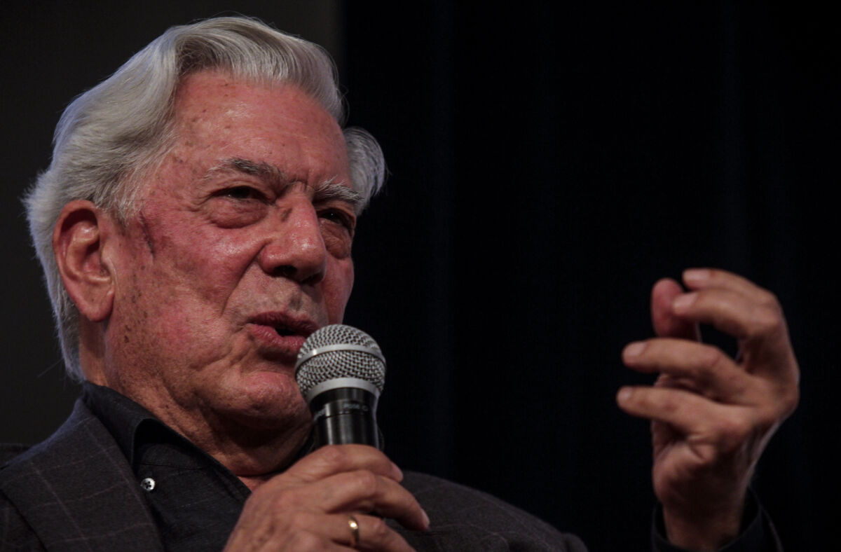 El escritor Mario Vargas Llosa superó el COVID 2 El escritor Mario Vargas Llosa superó el COVID El escritor Mario Vargas Llosa ha superado la enfermedad de coronavirus y ya se encuentra en su casa para "seguir con la recuperación", tras abandonar el hospital en el que fue ingresado el pasado viernes 22 de abril.