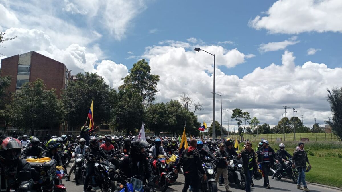 EN VIDEO: Ya arrancaron las movilizaciones de moteros en Bogotá 4 EN VIDEO: Ya arrancaron las movilizaciones de moteros en Bogotá Debido a las manifestaciones de moteros en la ciudad, se presenta afectaciones viales en la avenida NQS con calle 92 y en la carrera séptima con calle 72.