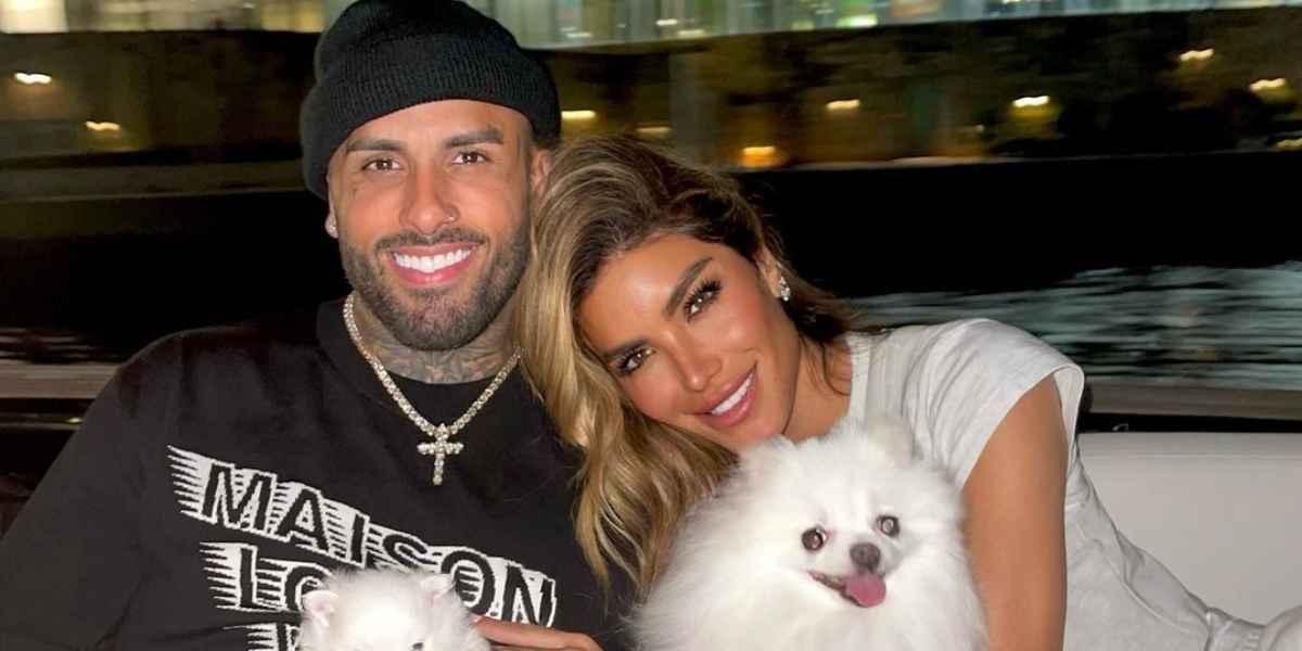 La nueva novia de Nicky Jam sería una colombiana Las especulaciones sobre la ruptura de la relación entre el cantante de reguetón Nicky Jam y su novia la modelo venezolana Génesis Aleska, han cobrado fuerza tras las revelaciones de un programa de entretenimiento.