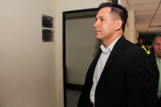 Confirman condena contra ex agente del Esmad por homicidio En la mañana de este viernes el Tribunal Superior de Bogotá confirmó la condena a 17 años de prisión contra el exagente del Esmad Néstor Rodríguez Rúa por matar con una granada de gas a Nicolás Neira de 14 años, durante las movilizaciones del Primero de Mayo de 2005.