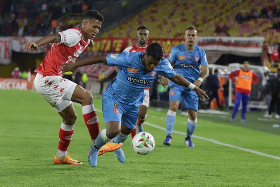 Santa Fe le ganó al Unión Magdalena y volvió al grupo de los 8 1 Santa Fe le ganó al Unión Magdalena y volvió al grupo de los 8 Santa Fe regresó al triunfo en la Liga. Este domingo superó 1-0 al Unión Magdalena, que fue un rival complicado, y volvió a meterse entre los ocho primeros de la tabla.
