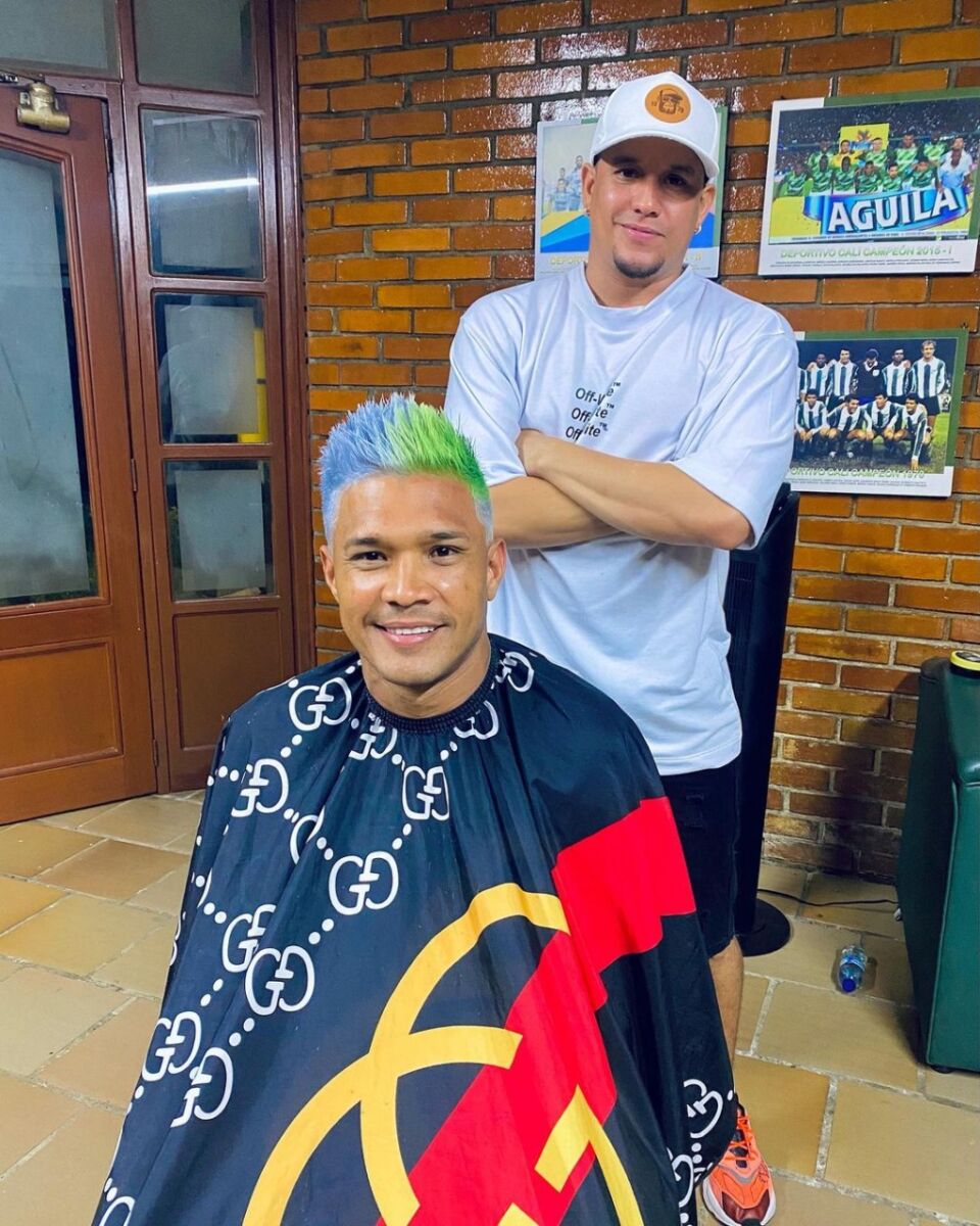 ¿Qué te hiciste? El nuevo look de Teo que sorprendió a sus seguidores 10 ¿Qué te hiciste? El nuevo look de Teo que sorprendió a sus seguidores Teófilo Gutiérrez, capitán del Deportivo Cali, sorprendió con un nuevo look previo al importante partido de Copa Libertadores ante Boca Juniors.