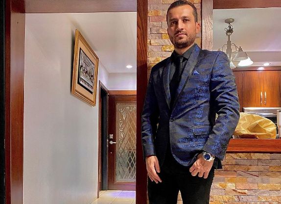 Atroz crimen de 'Youtuber' mientras se dirigía a su casa Un youtuber mexicano, conocido como 'Compa Jorge', el pasado lunes 18 de abril fue brutalmente asesinado cuando iba llegando a su vivienda luego de terminar de vacacionar. Según la información que se conoce, el creador de contenido recibió 10 impactos de bala.