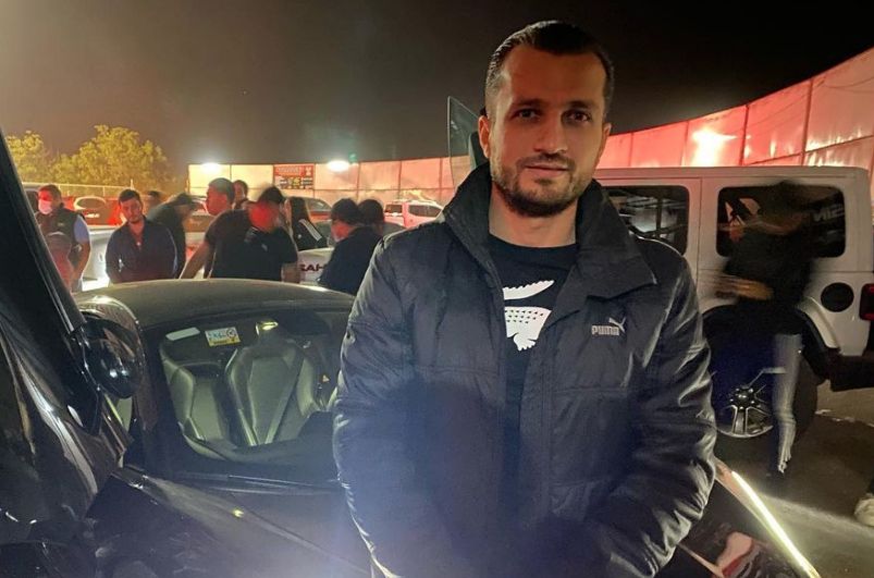 Atroz crimen de 'Youtuber' mientras se dirigía a su casa Un youtuber mexicano, conocido como 'Compa Jorge', el pasado lunes 18 de abril fue brutalmente asesinado cuando iba llegando a su vivienda luego de terminar de vacacionar. Según la información que se conoce, el creador de contenido recibió 10 impactos de bala.