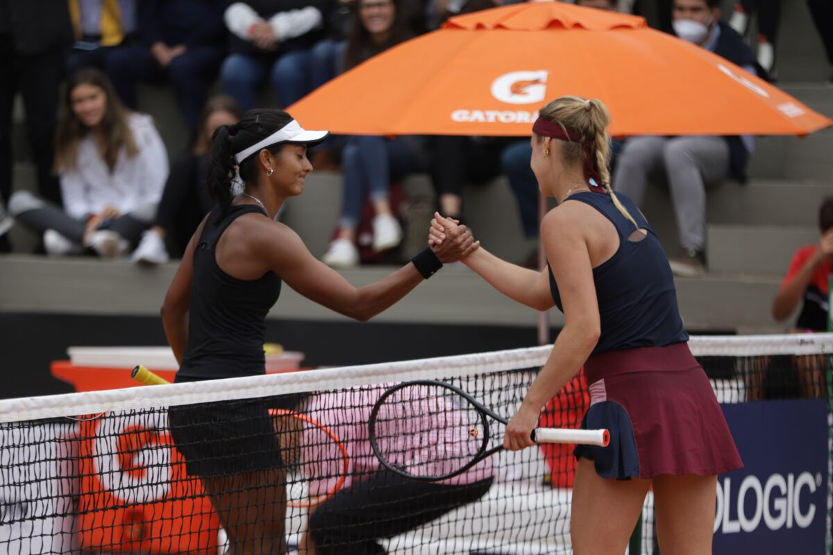 María Camila Osorio y Yuliana Lizarazo avanzan en la copa Colsanitas La jornada de este martes en la Copa Colsanitas presentada por Zurich estuvo marcada por la victoria de las colombianas Yuliana Lizarazo, quien logró el triunfo más importante de su carrera, y María Camila Osorio, que avanzó a la siguiente ronda tras el retiro de su oponente.