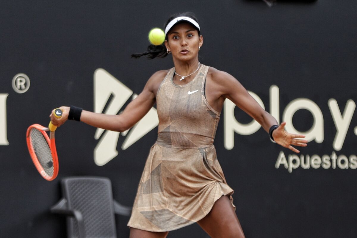 María Camila Osorio y Yuliana Lizarazo avanzan en la copa Colsanitas 2 María Camila Osorio y Yuliana Lizarazo avanzan en la copa Colsanitas La jornada de este martes en la Copa Colsanitas presentada por Zurich estuvo marcada por la victoria de las colombianas Yuliana Lizarazo, quien logró el triunfo más importante de su carrera, y María Camila Osorio, que avanzó a la siguiente ronda tras el retiro de su oponente.