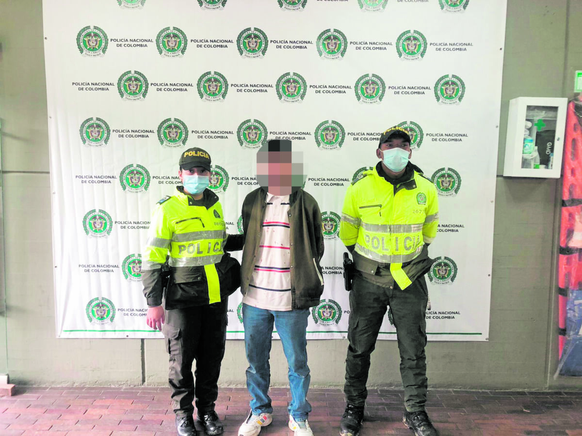 Riña fatal entre obreros dejó un muerto 2 Riña fatal entre obreros dejó un muerto A las 3 de la tarde de ayer, las autoridades de la localidad de Ciudad Bolívar fueron alertadas por una riña que dejó como resultado una persona fallecida producto de una herida con arma cortopunzante.