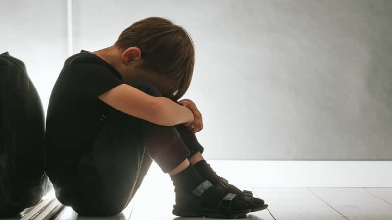 Falleció niño que fue contagiado con VIH tras ser abusado por cuatro vecinos El niño de 11 años, que fue abusado por cuatro hombres que eran sus vecinos, murió luego de ser contagiado por sus agresores de VIH.