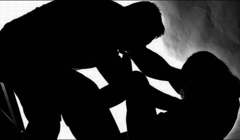 Joven fue acosada sexualmente en Teusaquillo: capturaron a los agresores 1 Joven fue acosada sexualmente en Teusaquillo: capturaron a los agresores Una joven de 21 años denuncia que fue acosada sexualmente por tres hombres cuando salía de su trabajo, en el barrio Magdalena, en la localidad de Teusaquillo.