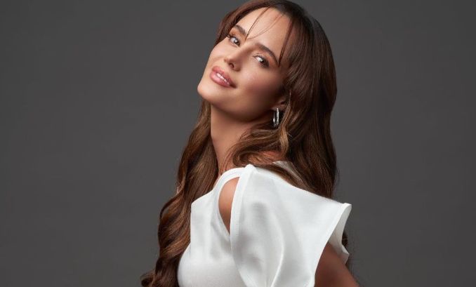 Ana Lucía está feliz por actuar en una serie de Netflix 1 Ana Lucía está feliz por actuar en una serie de Netflix La esposa de Simón (Michel Brown) es asesinada para extraerle el corazón y trasplantarlo a Camila (Ana Lucía Domínguez), la mujer de un hombre adinerado, Zacarías (Sebastián Martínez). En busca de venganza, Simón se sumerge en el peligroso mundo del tráfico de órganos. En su frenética búsqueda, el destino hará que se enamore de Camila, la mujer que sobrevivió gracias al corazón de su esposa asesinada.
