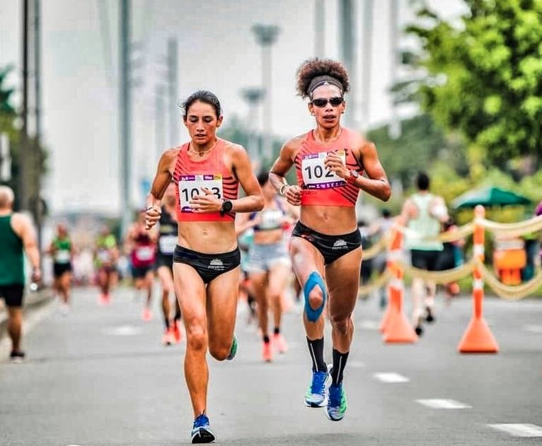 Entrevista con Angie Orjuela, la bogotana que correrá la Maratón de Boston 10 Entrevista con Angie Orjuela, la bogotana que correrá la Maratón de Boston Con la participación de 4 mil corredores se disputará hoy la edición número 126 de la Maratón de Boston (EE. UU.), la competencia de ese tipo más antigua e importante del mundo. Y una bogotana buscará hacer historia en dicha carrera, Angie Orjuela. La atleta, de 32 años, se siente preparada y motivada para este gran reto, el cual considera un sueño hecho realidad. Q’HUBO habló con ella antes de entrar en acción.