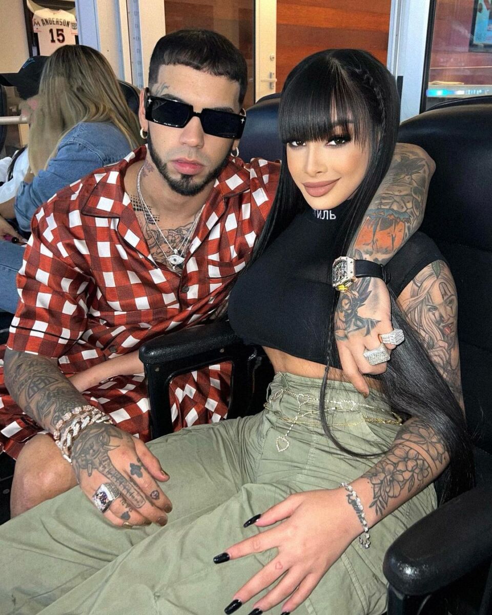 La incomodidad de Anuel cuando Yailin habló de boda￼ Anuel AA y su novia Yailin hablaron de su relación, de planes de boda&nbsp;y de otros detalles de su noviazgo, entre ellos, cómo se conocieron.