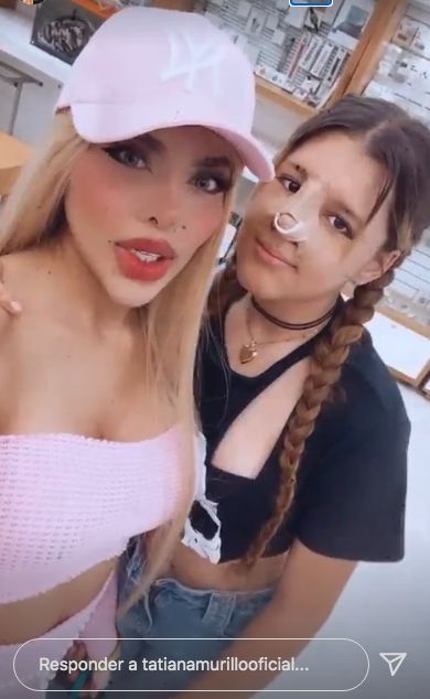 'Barbie colombiana' le regaló una rinoplastia a su hija de 12 años Tatiana Murillo, más conocida como la 'Barbie colombiana', por medio de sus redes sociales, confirmó que su hija de tan solo 12 años de edad ya se realizó su primera cirugía plástica.