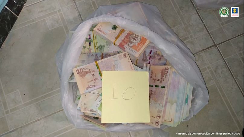 En Bogotá caen 'Los Yuca', señalados de hacer y vender billetes chimbos 4 En Bogotá caen 'Los Yuca', señalados de hacer y vender billetes chimbos 'Los Yuca', de acuerdo con las pruebas recopiladas por la Fiscalía y la Policía Nacional, habrían "montado centros ilegales de producción en casas de familia en Bogotá". Allí elaboraban billetes de diferentes denominaciones y posteriormente los enviaban a diferentes ciudades donde los vendían a un menor valor.