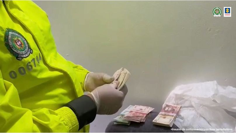 En Bogotá caen 'Los Yuca', señalados de hacer y vender billetes chimbos 1 En Bogotá caen 'Los Yuca', señalados de hacer y vender billetes chimbos 'Los Yuca', de acuerdo con las pruebas recopiladas por la Fiscalía y la Policía Nacional, habrían "montado centros ilegales de producción en casas de familia en Bogotá". Allí elaboraban billetes de diferentes denominaciones y posteriormente los enviaban a diferentes ciudades donde los vendían a un menor valor.