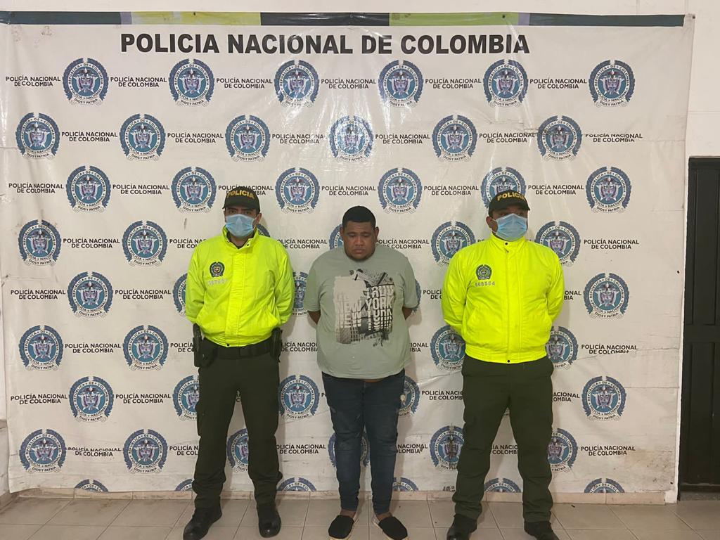 Cae red de hackeo a personas y entidades del Estado 5 Cae red de hackeo a personas y entidades del Estado La Policía Nacional anunció el desmantelamiento de una central de hackeo, que mediante falsos correos, había logrado hackear más de 400 mil correos de entidades, funcionarios y ciudadanos del común y tenía perfiladas 240 víctimas.