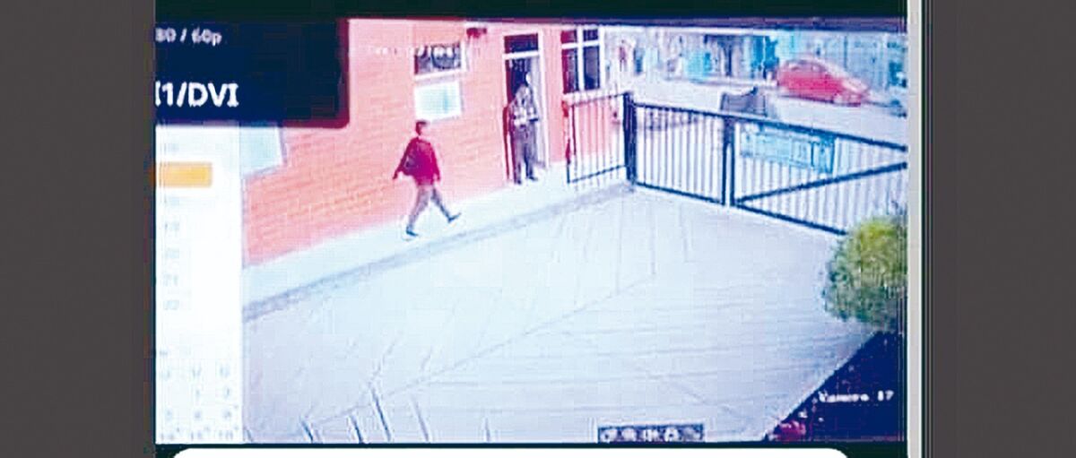 Continúa la búsqueda de Richard Bustos Seis días completa desaparecido Richard Bustos, un joven trabajador del sector farmacéutico al que su familia le perdió el rastro cuando salió de su casa rumbo a su lugar de trabajo.