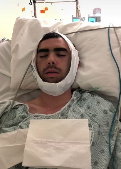 Pasó de ser el 'patito feo' a galán de TikTok 2 Pasó de ser el 'patito feo' a galán de TikTok Hunter David se volvió viral en una red social, tras compartir en su cuenta el proceso que vivió para poder cambiar su aspecto físico al someterse a nueve cirugías plásticas, que lo catapultaron como el nuevo galán de TikTok