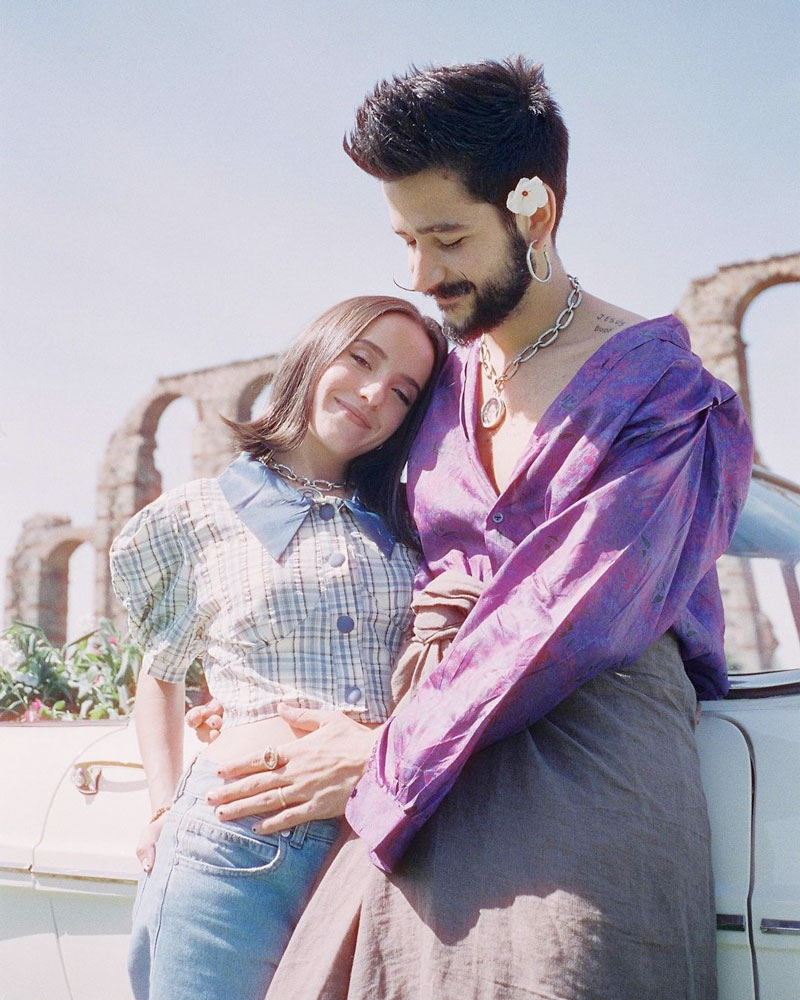¡Sin nada que lo tape! Evaluna puso a mostrar de más a Camilo 1 ¡Sin nada que lo tape! Evaluna puso a mostrar de más a Camilo La cantante venezolana Evaluna, agarró a su esposo, Camilo Echeverry, desprevenido mientras se daba una ducha y le tomó una foto.