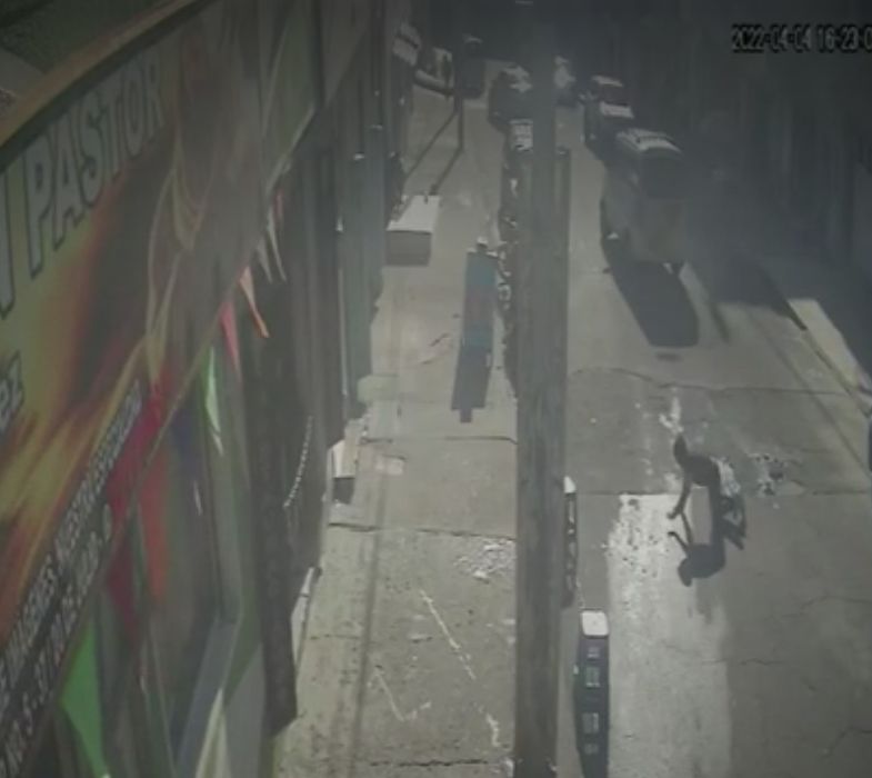 Colectivo atropelló a un niño y lo dejó botado en la calle Un colectivo arrolló a un pequeño de solo 10 años en el sector del 20 de Julio, en la localidad de San Cristóbal, y luego se dio a la fuga, dejando al menor gravemente herido en medio de la calle.