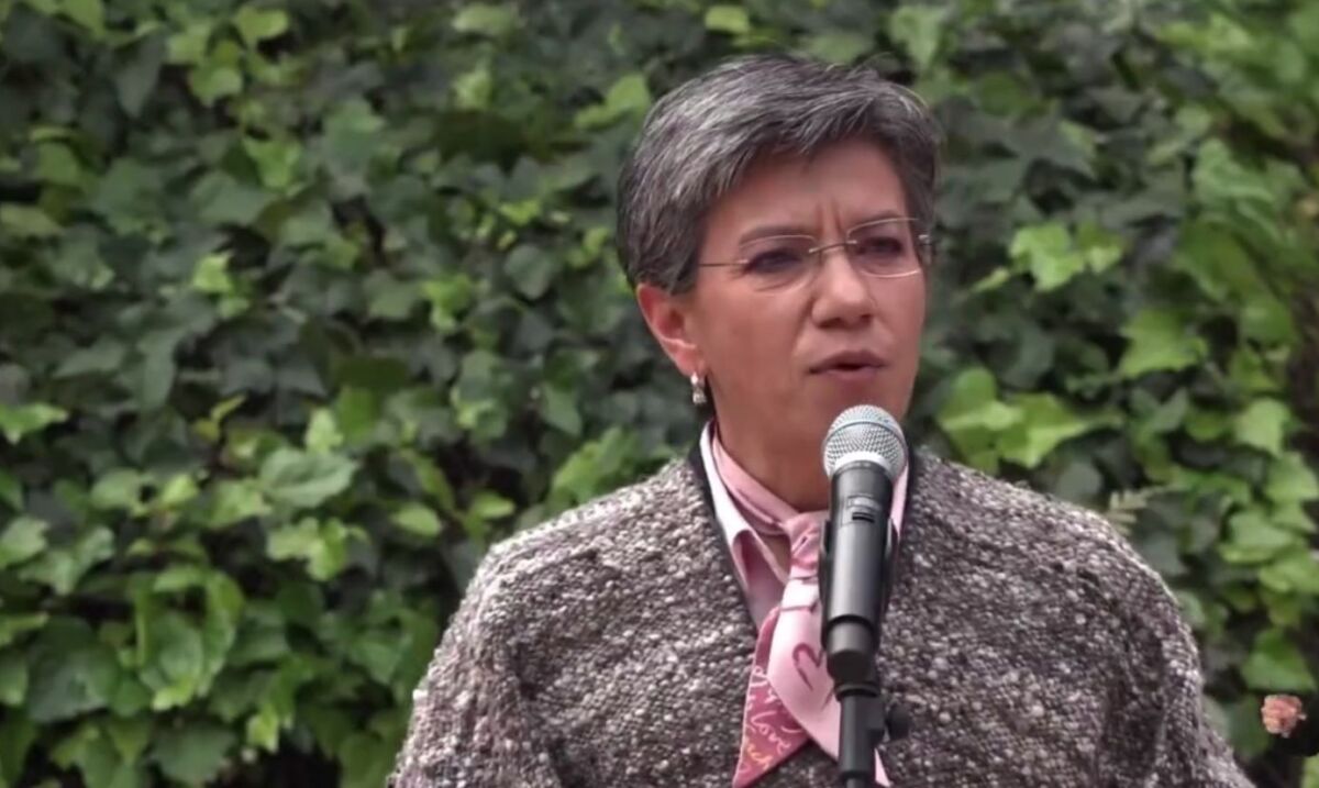 Claudia López pide al Gobierno levantar el uso del tapabocas en colegios 6 Claudia López pide al Gobierno levantar el uso del tapabocas en colegios En las últimas horas, la alcaldesa Claudia López le solicitó al presidente Iván Duque que levantara el uso del tapabocas dentro de las instituciones educativas de la capital.