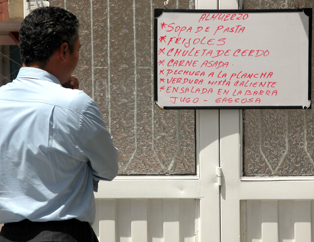 El 'corrientazo' es el más afectado por la inflación: Director del DANE 2 El 'corrientazo' es el más afectado por la inflación: Director del DANE La inflación en marzo se ubicó en 1,0% y el dato anual llegó a 8,53 %. Los alimentos son los más afectados por los altos costos.