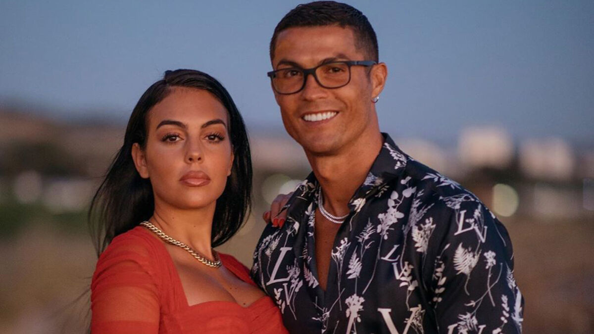 La mensualidad que Cristiano le pasa a su esposa Georgina La relación de Cristiano Ronaldo y Georgina Rodríguez tiene varios datos sorprendentes, entre ellos, la mensualidad que el futbolista le pasa a la modelo.