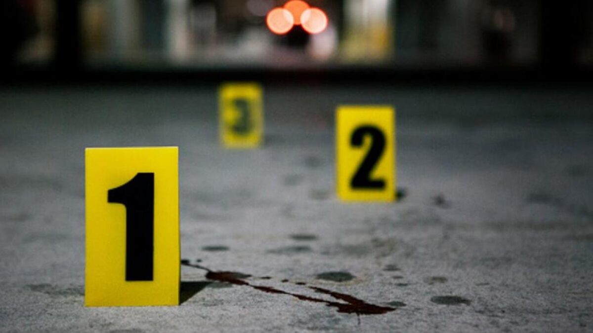 Hombre fue hallado sin vida en su departamento 1 Hombre fue hallado sin vida en su departamento Al cierre de esta edición se desconocen las causas del deceso del hombre de 42 años. Algunas versiones apuntan a que la causa del fallecimiento están relacionadas con posibles problemas de salud, pero no se ha confirmado ninguna versión por parte de las autoridades o de la familia Amín Martelo.
