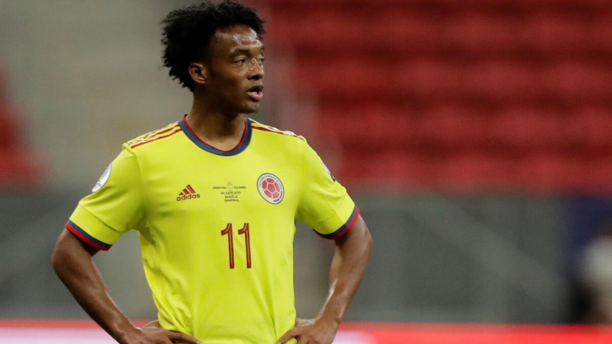Cuadrado le da el visto bueno a la llegada de Lorenzo a la Selección Colombia En una rueda de prensa realizada este viernes, en Bogotá, Juan Guillermo Cuadrado, uno de los líderes del combinado nacional, se refirió con buenos términos hacia el estratega argentino, quien lo dirigió siendo asistente técnico de José Pékerman.