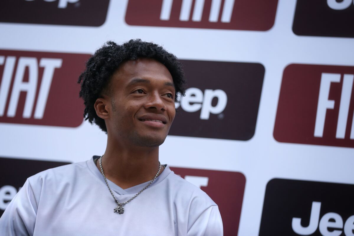 La nueva faceta de Juan Guillermo Cuadrado 1 La nueva faceta de Juan Guillermo Cuadrado Mientras sigue luchando para que su equipo Juventus continúe en los primeros lugares de la liga italiana, y tras la no clasificación de la Selección Colombia al próximo Mundial de Fútbol Juan Guillermo Cuadrado estrena faceta.